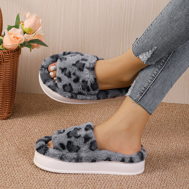 Kuschlig & warme Winter Slipper mit trendigem Leopard Print